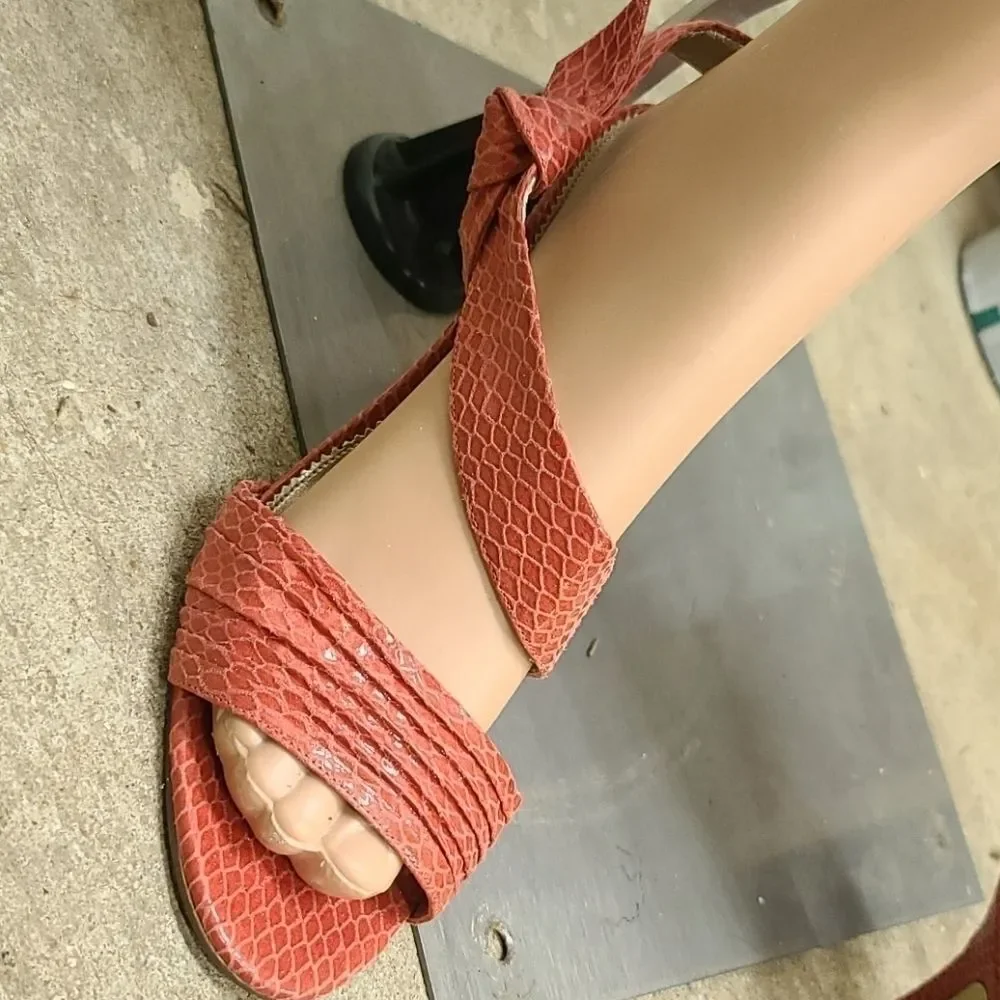 Vipor Touch of Nina red Snake skin heels